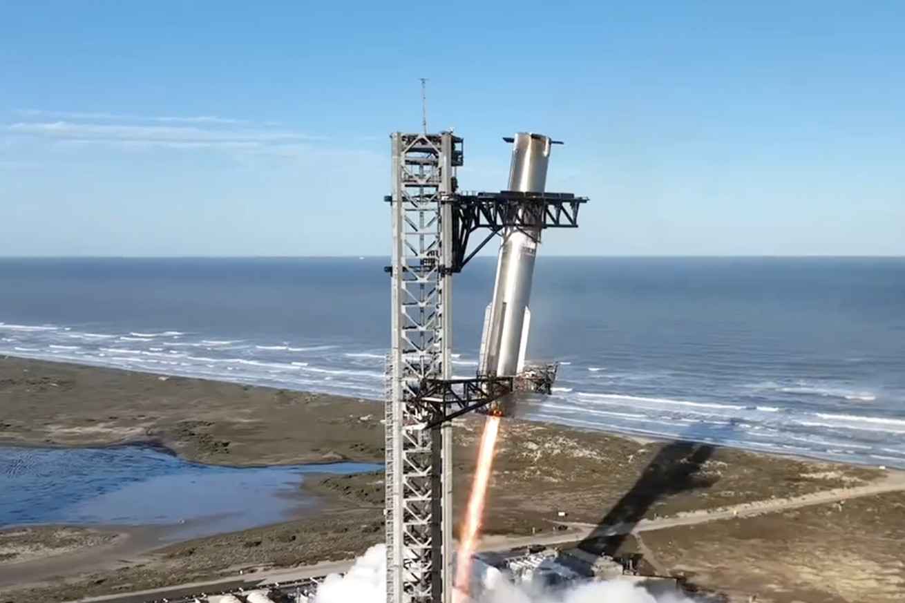 An image of Super Heavy being caught